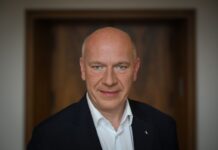 Berlins Regierender Bürgermeister Kai Wegner hat das Smartphone im Urlaub nicht ständig griffbereit. 