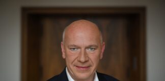 Berlins Regierender Bürgermeister Kai Wegner hat das Smartphone im Urlaub nicht ständig griffbereit. 