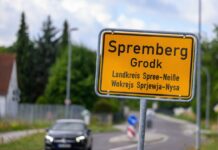 In Spremberg in der Lausitz ist nach einem Vorstoß der Bürgermeisterin eine Debatte über Rechtsextremismus entbrannt. (Archivbild)