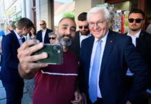 Der Bundespräsident kann sich offenbar mit Selfies anfreunden.