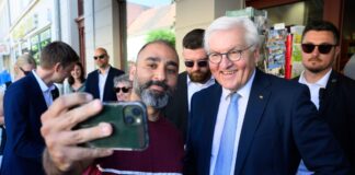 Der Bundespräsident kann sich offenbar mit Selfies anfreunden.