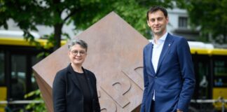 Die Berliner SPD-Landeschefs Nicola Böcker-Giannini und Martin Hikel wollen sich sich bei der Frage der Spitzenkandidatur nicht treiben lassen. (Archivbild)