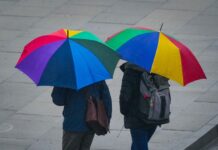 Auch in der neuen Woche gibt es laut Deutschem Wetterdienst Schauer und Gewitter. (Archivbild)