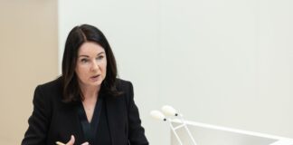 Brandenburgs Gesundheitsministerin Britta Müller (parteilos) sieht den Bund in der Pflicht zur Kostenregelung für die Fahrt von Rettungswagen ohne Patient.
