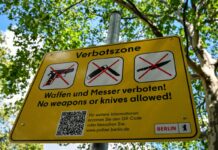 Gilt nun auch in Berliner Bussen und Bahnen: das Waffen und Messerverbot. 
