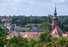 In Spremberg - eine Kleinstadt in der Lausitz - ist eine Debatte über ein Erstarken des Rechtsextremismus entbrannt und darüber, was dagegen getan werden kann. 