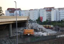 Die marode Westendbrücke wurde im April abgerissen. Sie soll nun an selber Stelle neu gebaut werden. (Archivbild)