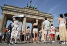 In Berlin sind dieser Tage wieder viele Touristen unterwegs - komplett ausgebucht sind die Hotels und Herbergen aber nicht.