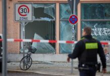 Nach der Explosion zweier mutmaßlicher Kugelbomben in der Silvesternacht in Schöneberg wird mittlerweile gegen zehn Tatverdächtige ermittelt. (Archivbild) 