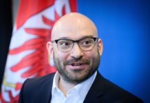 Brandenburgs Innenminister René Wilke (parteilos, für SPD) hat den neuen Verfassungsschutzbericht vorgestellt (Archivbild). 