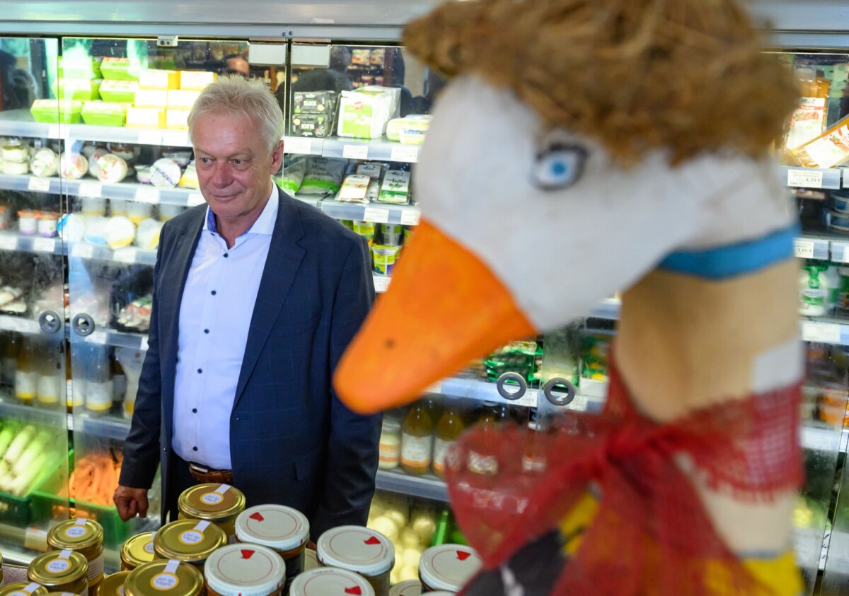 Bundesminister Rainer in Brandenburg Bundesagrarminister Alois Rainer (CSU) besucht in Brandenburg den Bio-Betrieb «Ökodorf Brodowin» .