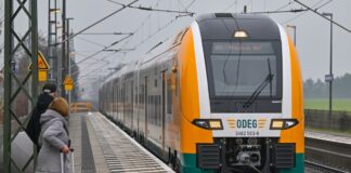 Die Linie der Regionalbahn RE1 ist wochenlang unterbrochen. (Symbolbild)