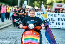 Die Polizei schätzte die Teilnehmerzahl um 18.30 Uhr auf mehr als 4.000.