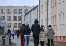 Die Brandenburger Landesregierung rechnet mit weniger neu ankommenden Flüchtlingen in diesem Jahr (Archivbild).
