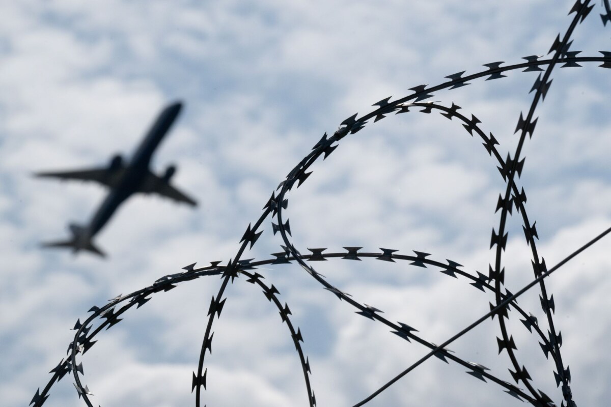 Abschiebehaft Brandenburgs Landesregierung hält an Plänen für eine Abschiebehaftanstalt fest. (Symbolbild)