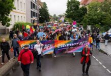 Es wurde eine bunte Regen-Parade - der Christopher Street Day in Bernau.