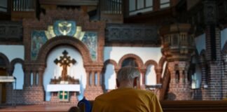 Die Kirche ist offen für alle Menschen, die unter der Hitze leiden. 