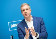 Finanzsenator Stefan Evers (CDU) stellte den Haushaltsplan der Öffentlichkeit vor. (Archivbild)