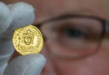 Das Angermünder Museum stellt eine Rekonstruktion des Goldfundes aus.
