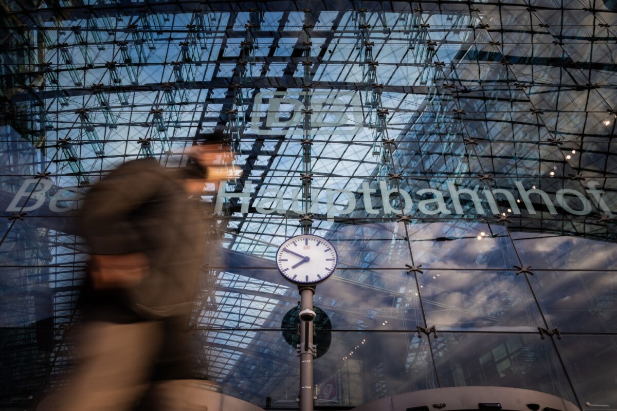 Berliner Hauptbahnhof. Im Berliner Hauptbahnhof wurde ein Mann mit einer Machete festgenommen. (Symbolbild)