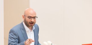 Brandenburgs Innenminister René Wilke (parteilos) äußert sich zur Forderung der AfD, die Hochstufung als gesichert rechtsextrem zu veröffentlichen.