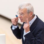 Brandenburgs AfD-Fraktionschef Hans-Christoph Berndt kritisiert die Warnungen der Spremberger Bürgermeisterin Christine Herntier (parteilos)(Archivbild).