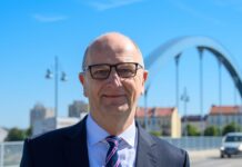 Brandenburgs Ministerpräsident Dietmar Woidke (SPD) spricht sich für eine engere Abstimmung von Deutschland und Polen bei Grenzkontrollen aus. (Archivbild)