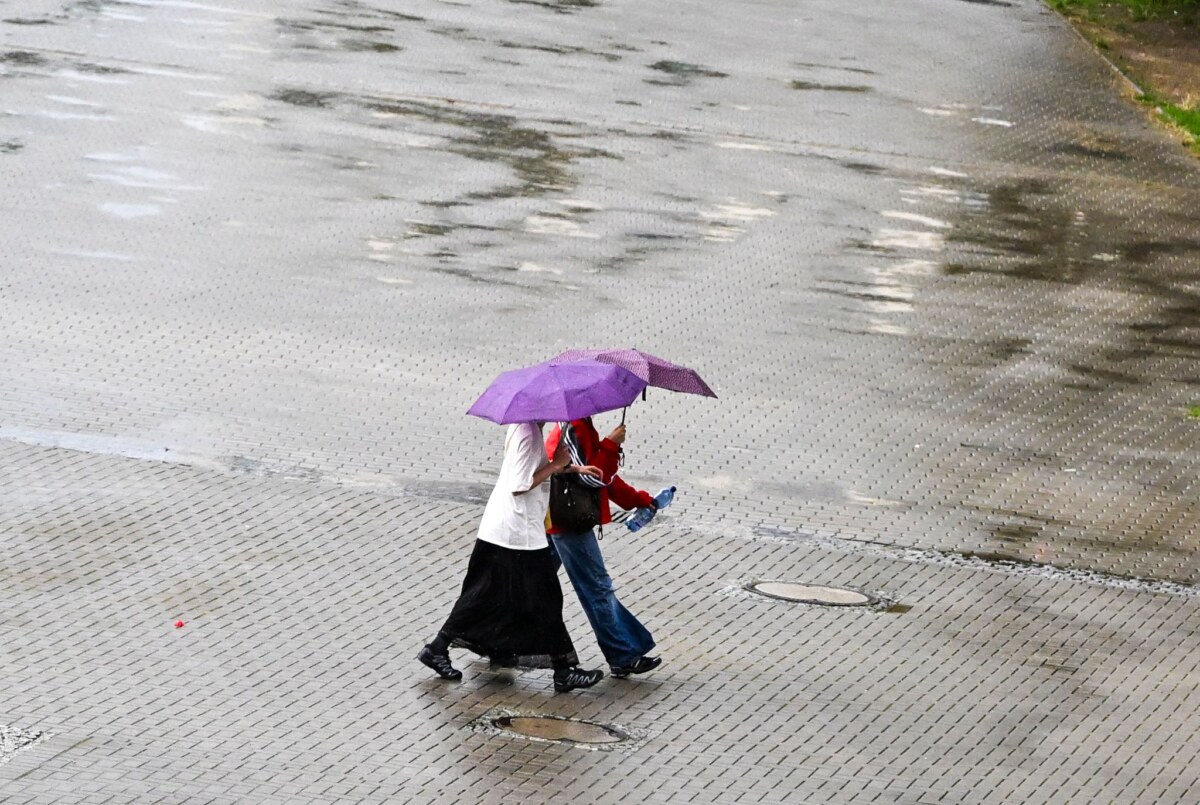 Wetter in Berlin Den Regenschirm sollte man in den nächsten Tagen lieber nicht vergessen. (Symbolbild)