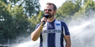 Hertha-Präsident Fabian Drescher stimmt bei der Saisoneröffnung die Fans auf hohe Ziele ein.