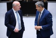 Berlins Regierender Bürgermeister Kai Wegner (CDU) und SPD-Frakionschef Raed Saleh haben beim Thema Vergesellschaftung Gesprächsbedarf. (Archivfoto)