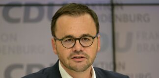 Brandenburgs CDU-Fraktionschef Jan Redmann stellt der SPD/BSW-Landesregierung ein schlechtes Zeugnis in der Bildungspolitik aus. (Archivbild)