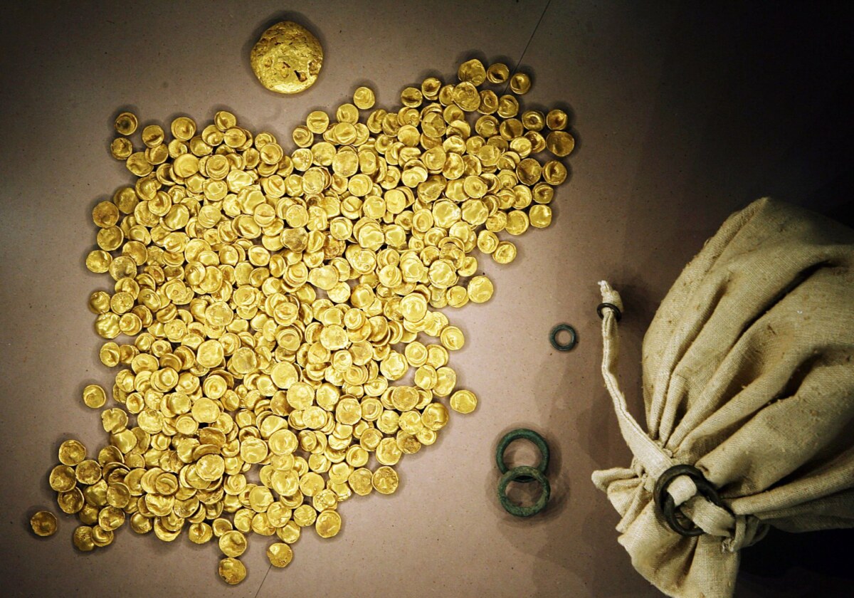 Goldschatz der Kelten aus Museum gestohlen Der 3,7 Kilogramm schwere Kelten-Goldschatz wurde einst in einer Bodenvitrine im Museum in Manching ausgestellt. (Archivbild)