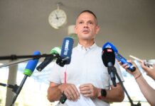 Der Großbrand in der Gohrischheide ist weiter nicht unter Kontrolle
