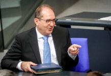 Bundesinnenminister Alexander Dobrindt (CSU) lehnt Landesaufnahmeprogramme für Geflüchtete ab. (Archivbild)