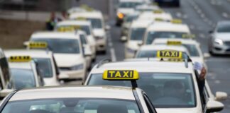 Das Taxi-Gewerbe plant erneut bundesweite Proteste, um auf die prekäre Lage der Branche aufmerksam zu machen. (Archivbild)