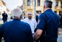 Brandenburgs Innenminister René Wilke (parteilos, für SPD) berichtet von den Ermittlungen nach dem Angriff auf ein Fest für Vielfalt in Bad Freienwalde. (Archivbild)