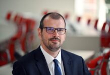Brandenburgs Bildungsminister Steffen Freiberg (SPD) räumt Herausforderungen für das nächste Schuljahr ein. (Archivbild)