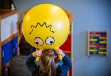 In der Kindertagespflege in Brandenburg arbeiten weniger Betreuerinnen und Betreuer als noch vor einigen Jahren. (Symbolbild)