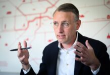 Der neue Chef des Verkehrsverbunds Berlin-Brandenburg sieht für kommendes Jahr höhere Ticketpreise auf die Fahrgäste zukommen.