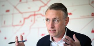 Der neue Chef des Verkehrsverbunds Berlin-Brandenburg sieht für kommendes Jahr höhere Ticketpreise auf die Fahrgäste zukommen.