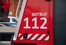 Die Berliner Feuerwehr rückte am Wochenende  bei starkem Regen zu Dutzenden wetterbedingten Einsätzen aus. (Symbolbild)