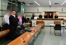Zwei ehemalige Soldaten der Bundeswehr sollen einen Kameraden vergewaltigt haben. Rund vier Jahre später stehen sie vor Gericht.