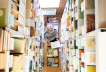 In der Bibliothek werden alle Bücher aus der DDR gesammelt.