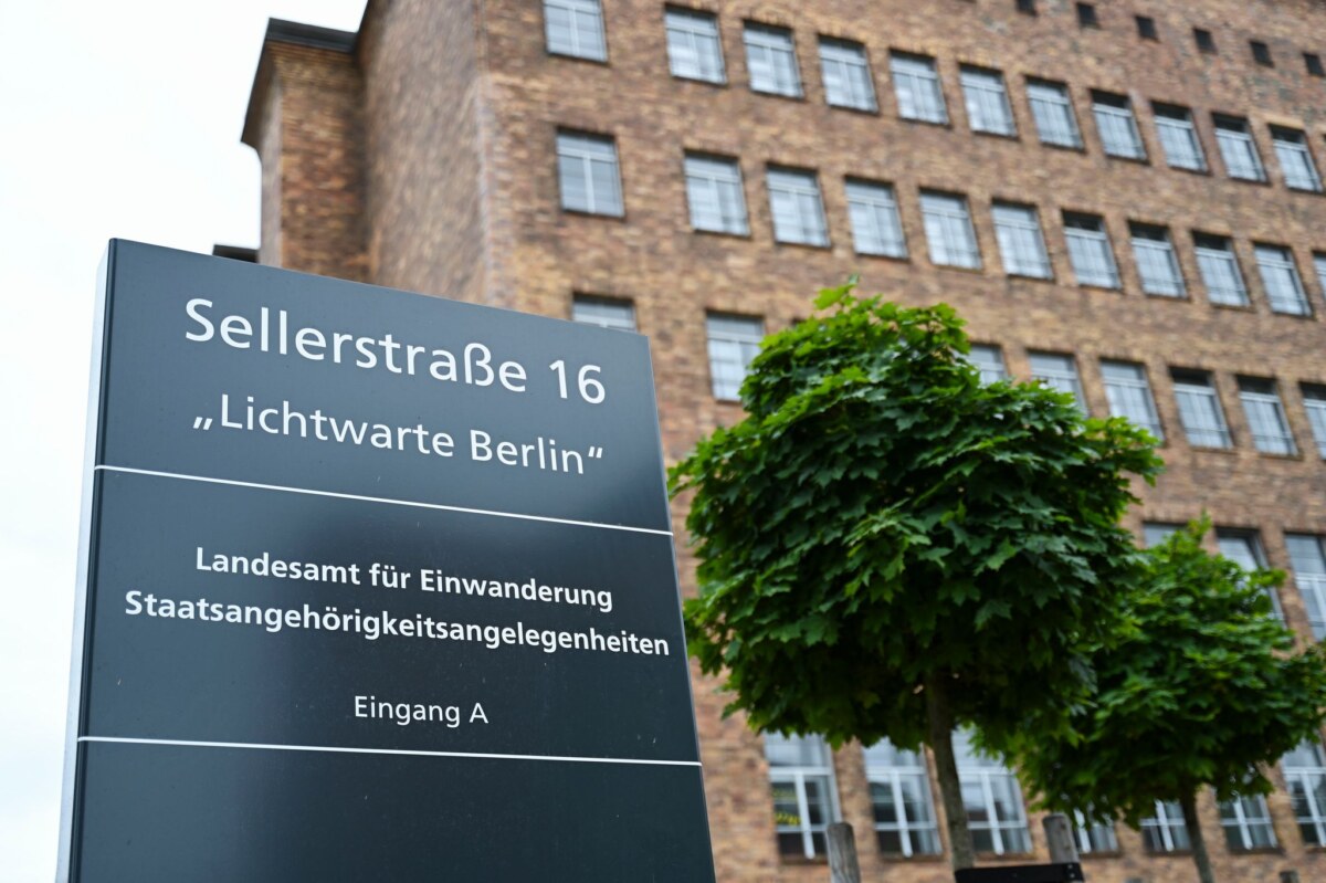 Landesamt für Einwanderung (LEA) Berlin Im ersten Halbjahr 2025 gab es in Berlin mehr Ausreisen und Abschiebungen. (Archivbild)