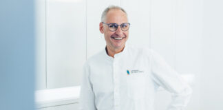 Dr. Siebers bietet neben Implantologie und Parodontologie auch Wurzelbehandlung, Zahnersatz und mehr. Foto: Zahneins