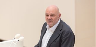 Der Brandenburger Finanzminister Robert Crumbach rechnet nach der Drohung aus Bayern zum Ausstieg aus dem Länderfinanzausgleich  nicht mit konkreten Folgen (Archivbild).