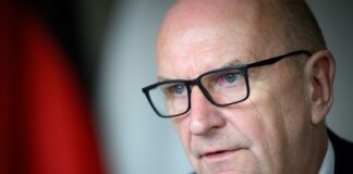 Brandenburgs Ministerpräsident Dietmar Woidke (SPD) sieht im Kampf gegen Rechtsextremismus dringenden Handlungsbedarf (Archivbild).