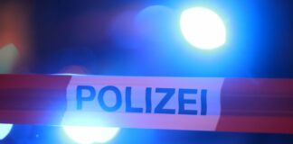 Ursache war ein Unfall mit einer schwer verletzten Person. (Symbolbild)