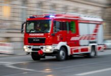 Wegen eines Hausbrandes wurde die Feuerwehr nach Teltow gerufen (Symbolbild).