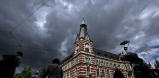 Das Gebäude der Hauptpost am Anger in Erfurt, wo sich im August 1975 die wohl ersten massiven rassistisch motivierten Ausschreitungen nach 1945 in Deutschland abspielten.